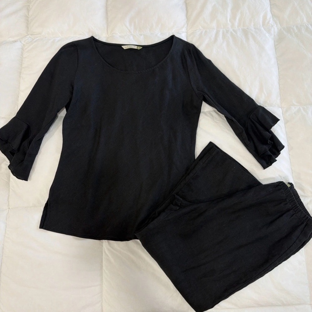Chalet adorable Black Ruffle bell Sleeve Top and Pants 100 percent linen size S